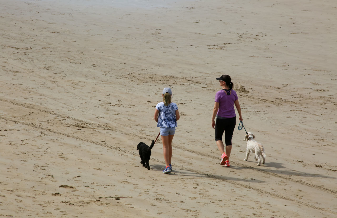 WOMEN WALKING ON BEACH