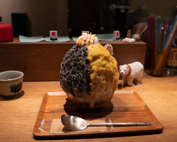 Black sesame seed and caramel flavored kakigori