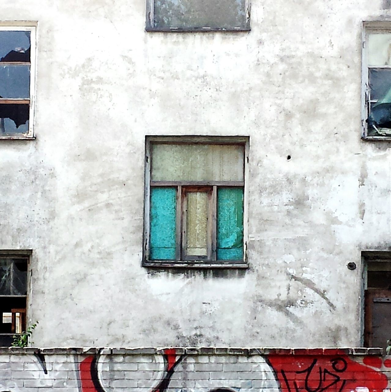 architecture, window, building exterior, built structure, house, building, residential structure, residential building, glass - material, day, wall - building feature, wall, no people, weathered, brick wall, outdoors, old, abandoned, door, city