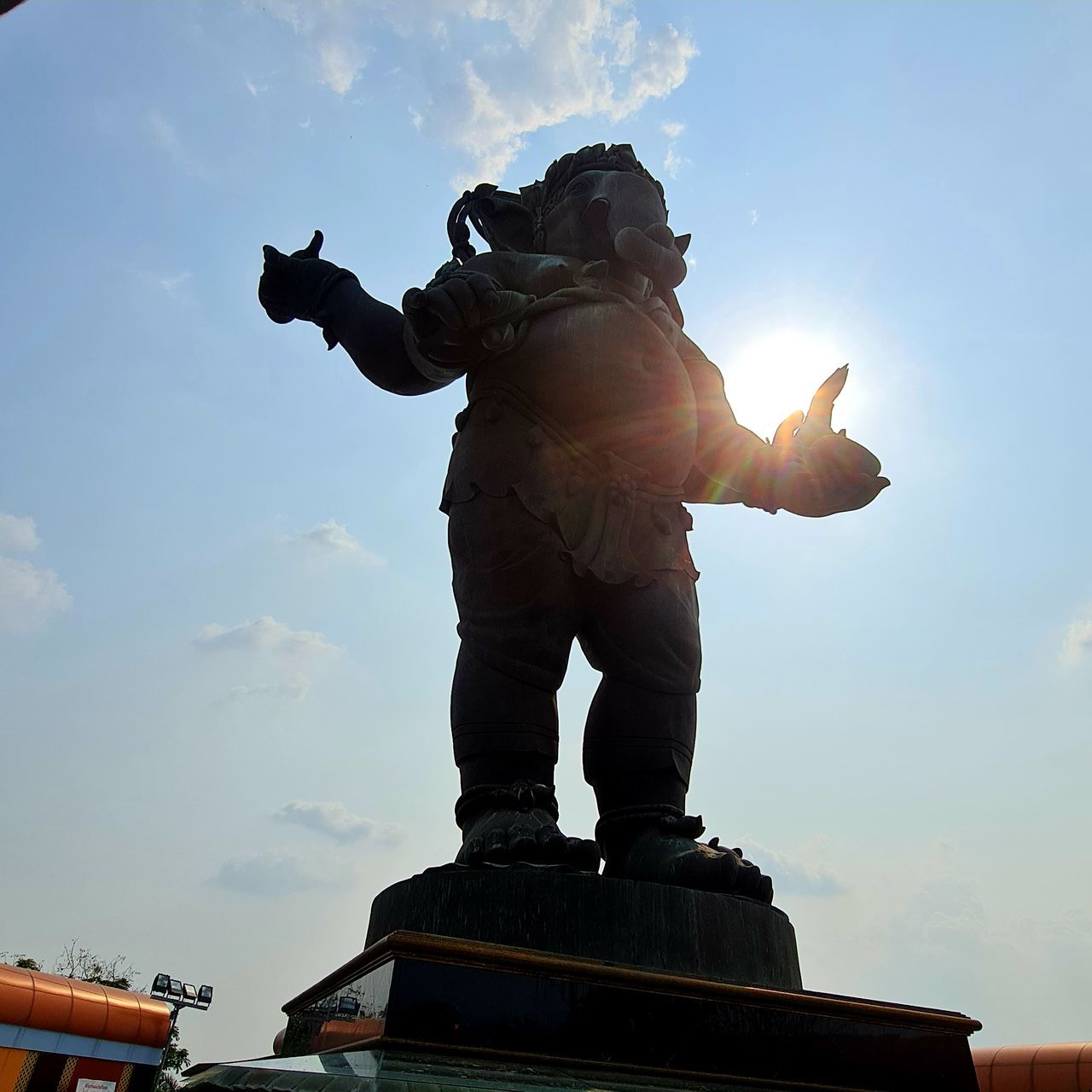 LOW ANGLE VIEW OF STATUE OF ANGEL AGAINST SKY