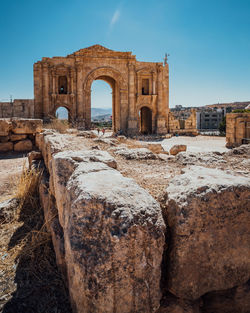 Old ruin building against sky