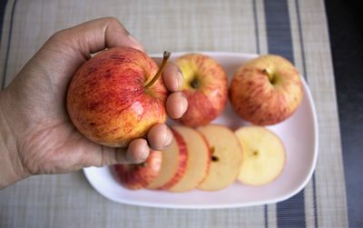 Close-up of hand holding apple