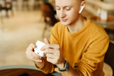 Happy smiling cool young business man freelance student working with wireless technology in a cafe