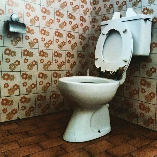 Oldbathroom