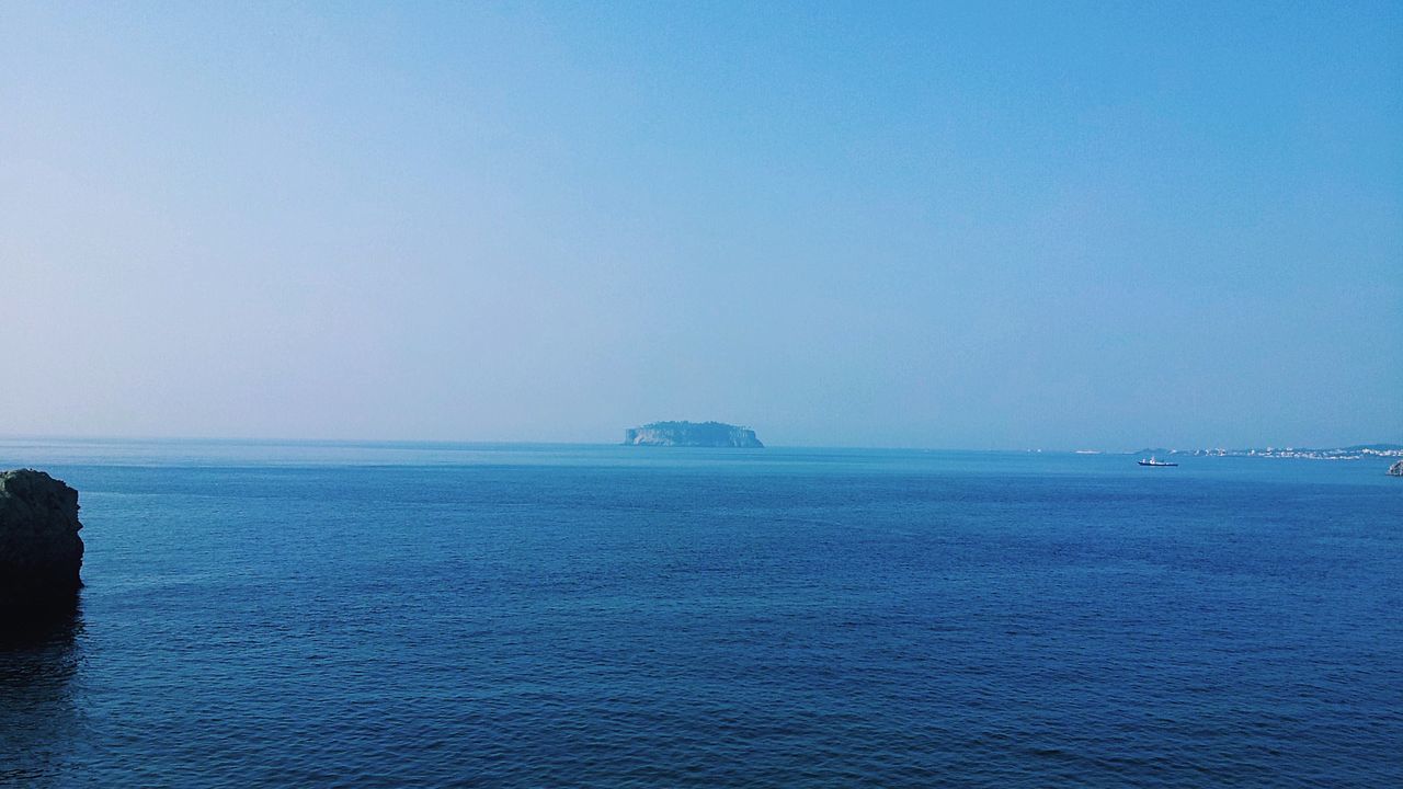 sea, horizon over water, water, waterfront, copy space, clear sky, scenics, tranquil scene, tranquility, beauty in nature, blue, nature, seascape, rippled, idyllic, outdoors, ocean, no people, remote, sky