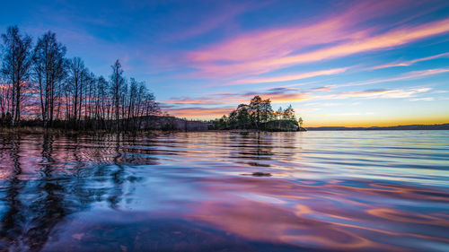 Sunrise by the lake