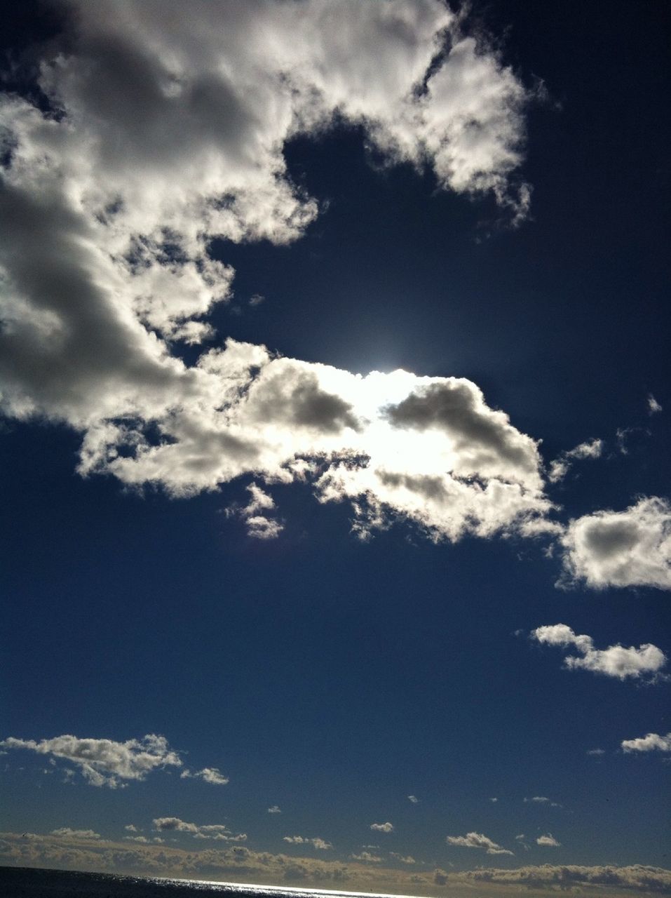 sky, cloud - sky, tranquility, tranquil scene, beauty in nature, scenics, nature, low angle view, cloudy, cloud, cloudscape, blue, sky only, idyllic, sunlight, sunbeam, majestic, outdoors, day, no people