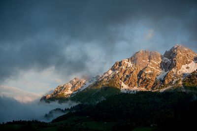 Mountain between clouds