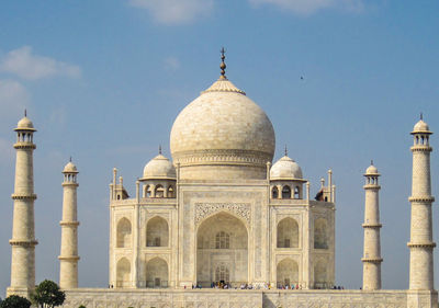 Taj mahal against sky