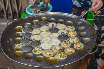 Cropped hand of man preparing food