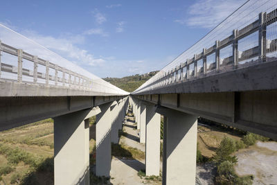 Photographic documentation of a stretch of motorway on reinforced concrete pylons