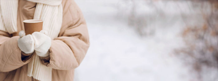 Cropped hand of woman holding flower