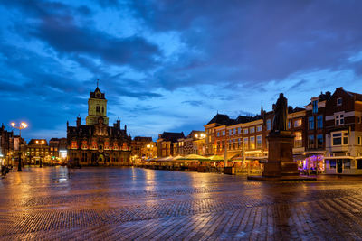 Delft market square markt in the evening. delfth, netherlands