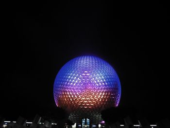 Illuminated ferris wheel at night