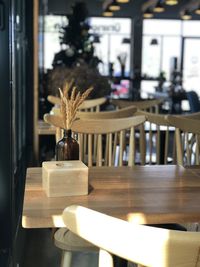 Table and chairs in coffee shop and restaurant