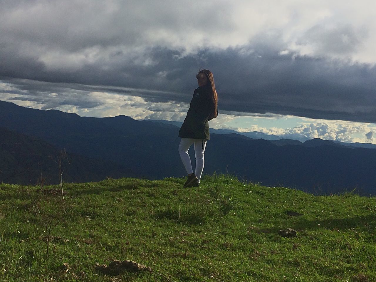 one person, cloud - sky, one woman only, only women, leisure activity, full length, grass, adults only, outdoors, rural scene, sky, people, day, one young woman only, real people, adult