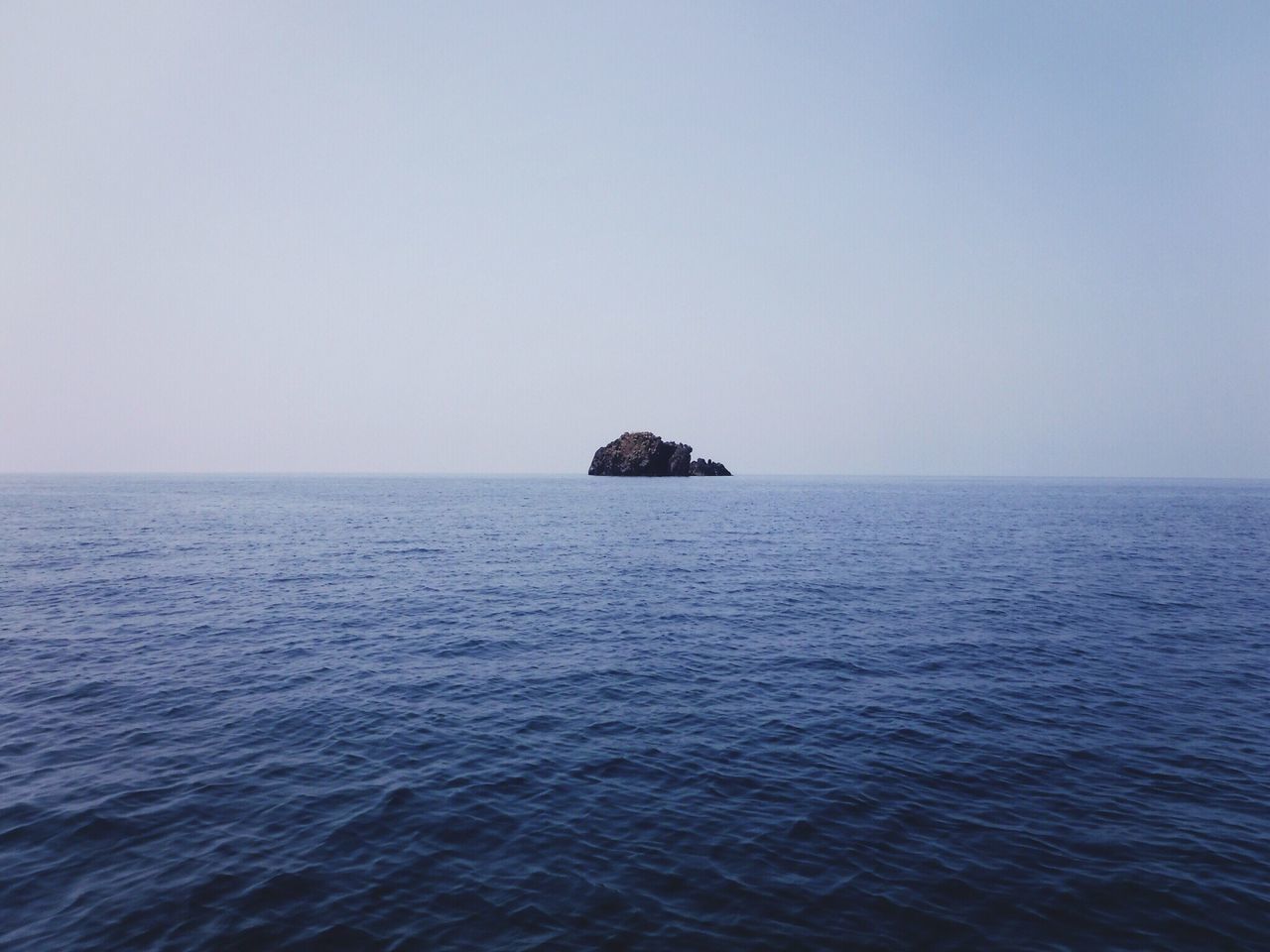 IDYLLIC SHOT OF SEA AGAINST CLEAR SKY