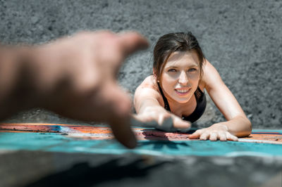 Portrait of young woman sitting on floor