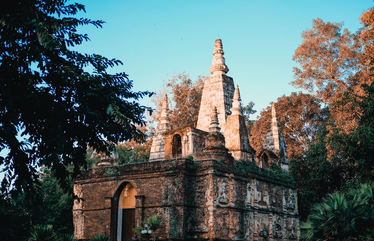 LOW ANGLE VIEW OF OLD BUILDING