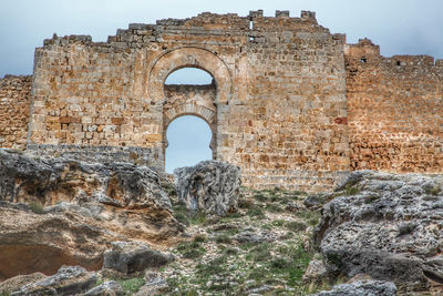 Old ruins of fort against sky