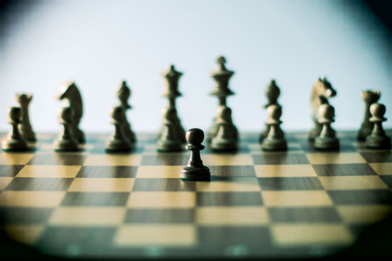 CLOSE-UP OF CHESS PIECES ON BOARD