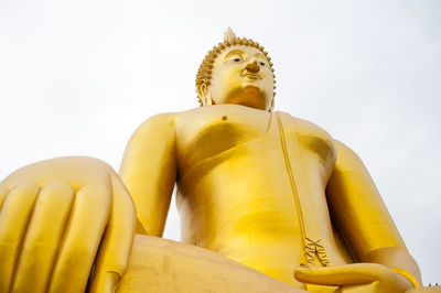 The giant golden buddha statue in thailand