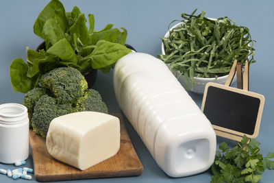 Main sources of calcium for the body to help fight osteoporosis.