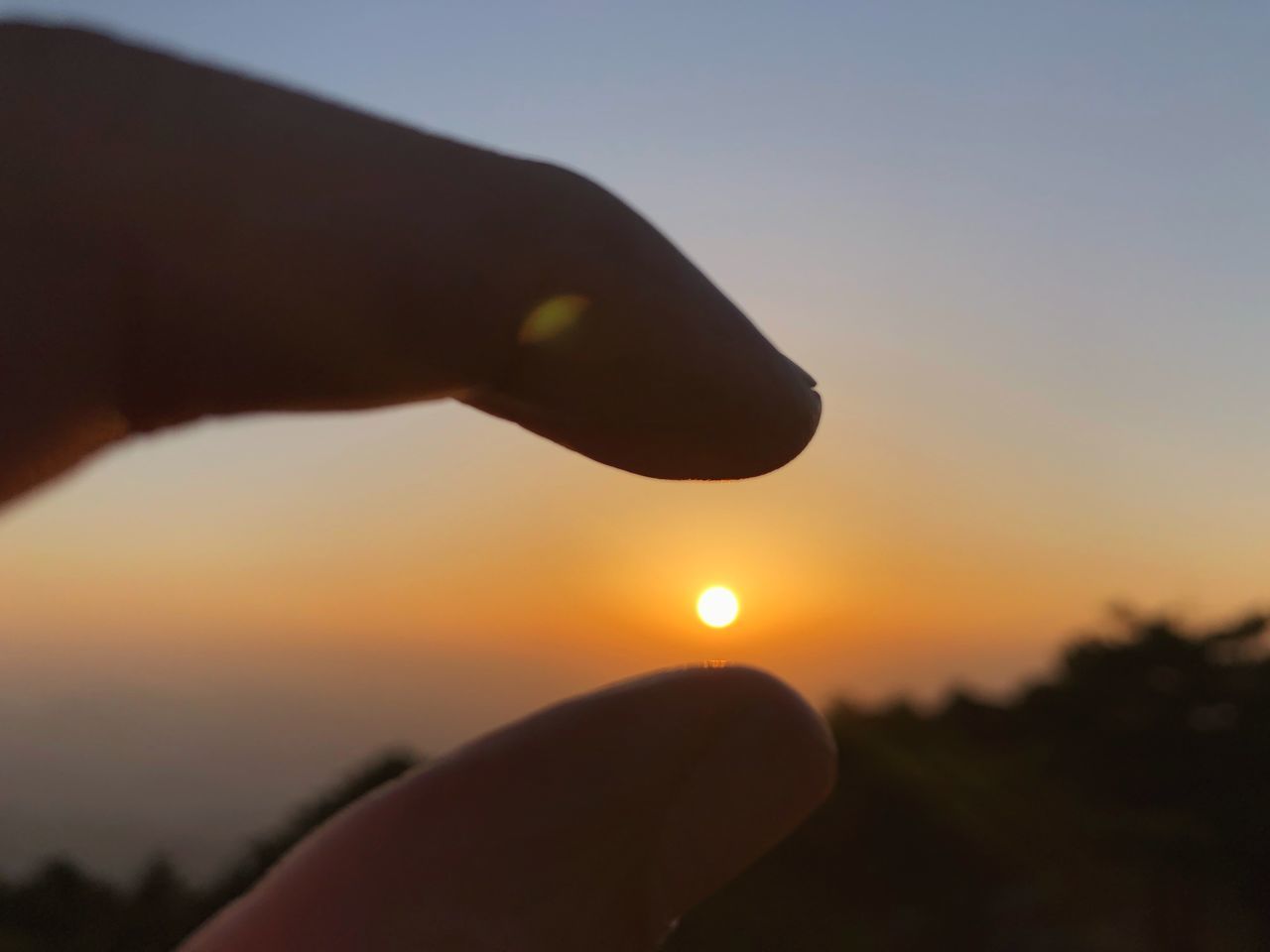 SILHOUETTE PERSON AGAINST SUN DURING SUNSET