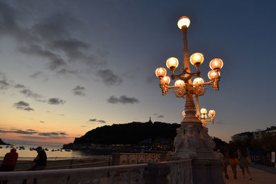 Noche junto a la playa de la concha, basque country, spain