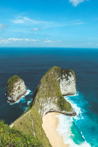 Beautiful landscape of a broken beach, located in nusa penida island, the southeast island of bali