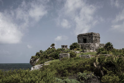 Old ruin building against cloudy sky
