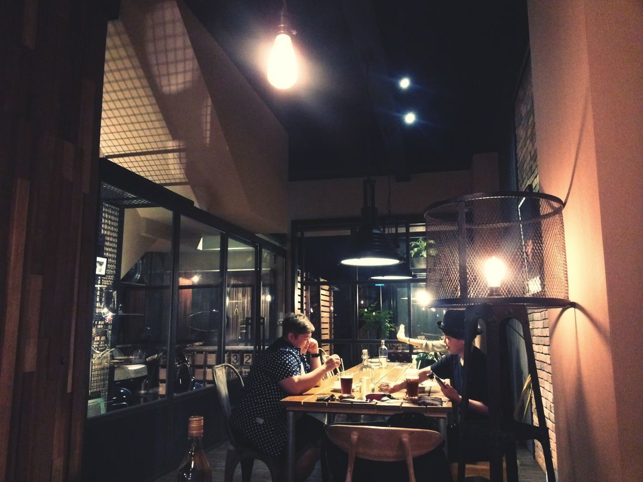 蝸居 coffee & cigarettes