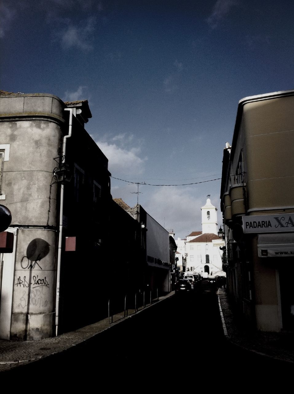 building exterior, architecture, built structure, the way forward, sky, transportation, house, street, residential structure, road, residential building, diminishing perspective, vanishing point, car, town, building, outdoors, no people, land vehicle, mode of transport