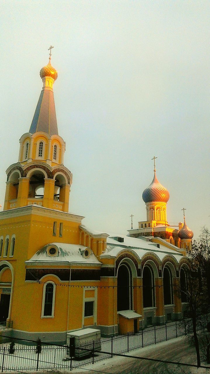 architecture, building exterior, place of worship, religion, built structure, church, spirituality, dome, cathedral, low angle view, sky, cross, steeple, spire, travel destinations, facade, tower, arch