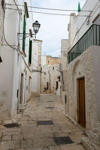 Narrow street amidst buildings in city