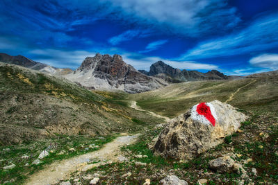 Red mark on rock to mountain trail