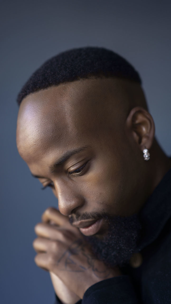 headshot, one person, portrait, young adult, indoors, studio shot, close-up, looking, real people, lifestyles, leisure activity, young men, contemplation, looking away, gray, eyes closed, front view, men, human face, teenager