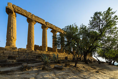 Temple of juno lighted by late afternoon sunset, valle dei templi, agrigento, sicily, italy