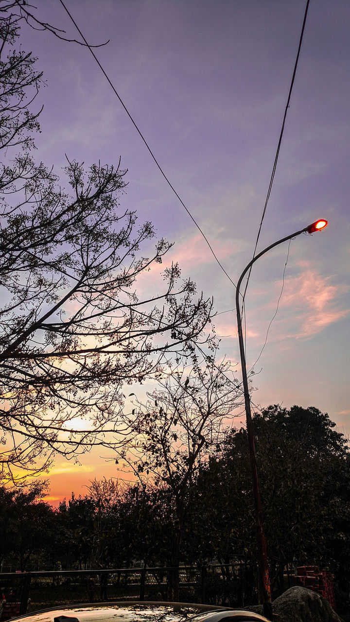 LOW ANGLE VIEW OF SILHOUETTE STREET LIGHT AGAINST SKY DURING SUNSET