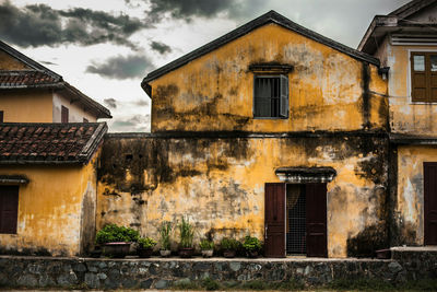 Abandoned house against sky