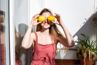 Young woman holding fruits