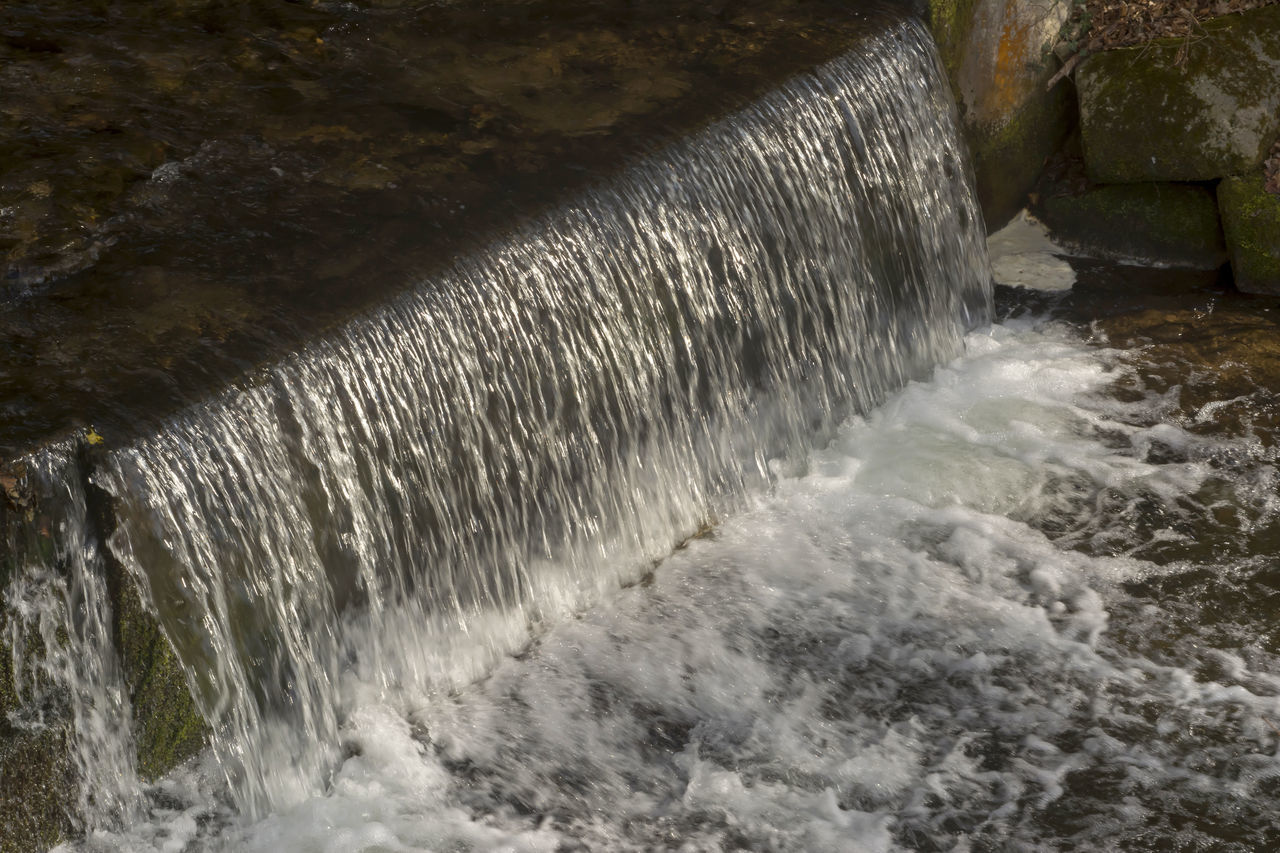 WATER SPLASHING ON SEA