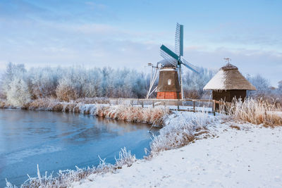 Scenic view of snow covered landscape against sky - bedekapsel in ostfriesland 