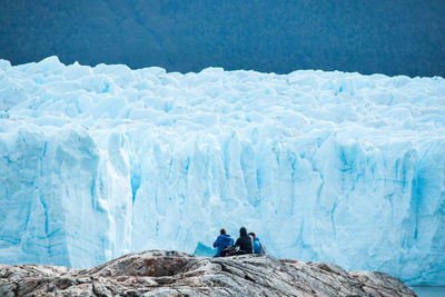 People against glacier and mountain range