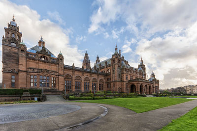 Exterior of kelvingrove art gallery and museum