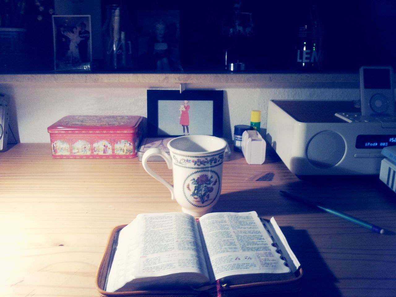 table, indoors, chair, drink, food and drink, still life, coffee cup, absence, empty, wood - material, refreshment, restaurant, coffee - drink, book, cup, high angle view, no people, drinking glass, home interior, coffee