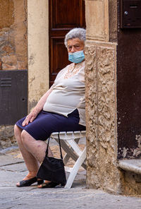 Portrait of woman against wall