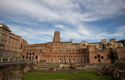 Trajan market,it is the large complex of ruins in the city of rome, and to be the oldest market 