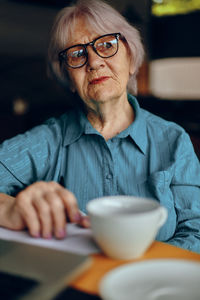 Portrait of senior businesswoman in cafe