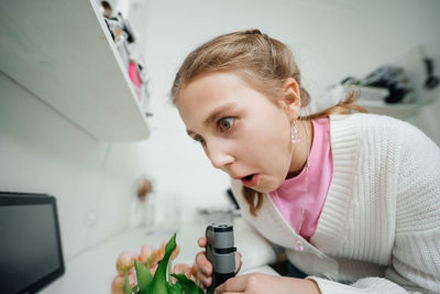 Girl teenager uses electron microscope training